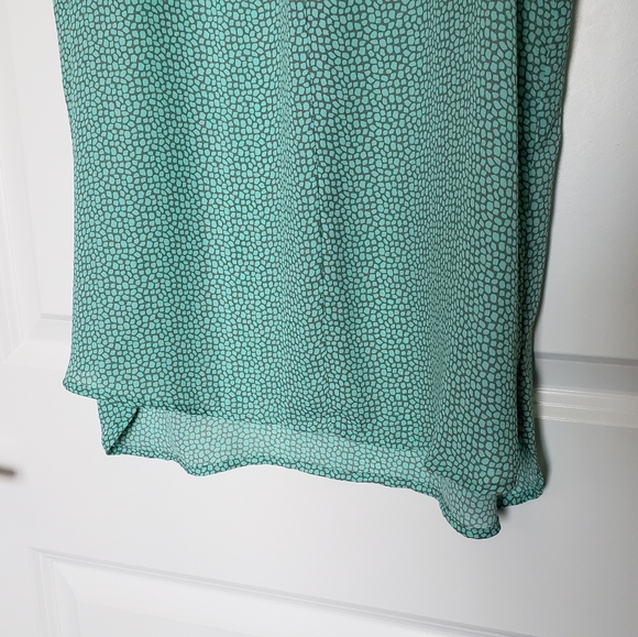 Vince Camuto Mint Printed V-Neck Sleeveless Top - Picture 6 of 10